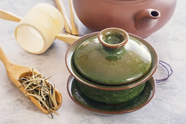 Chá Verde Uma Colher Madeira Atributos Para Uma Cerimônia Chá — Fotografia de Stock