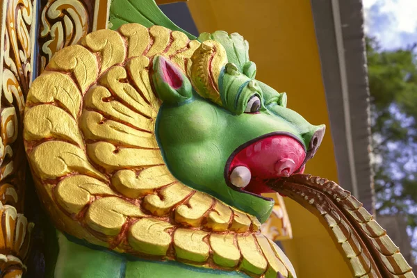 Куала Лумпур Малайзия Декабря 2018 Года Скульптура Головы Дракона Крыше — стоковое фото
