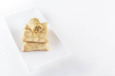 Çin ekmeği - Bing çifti plaka beyaz zemin üzerinde. Kopya alanı