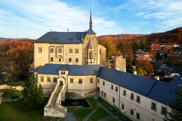 Castle Sternberk Upplyst Solen Flygfoto Över Medeltida Statsborgen Vid Foten — Stockfoto