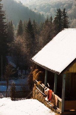 Kış manzarası, dağlarda güzel yazlık