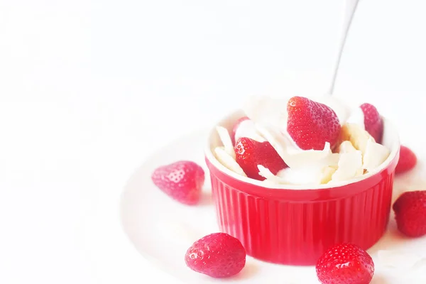 Dolce Vegano Crudo Sano Banana Fragola Con Crema Cocco Gocce — Foto Stock