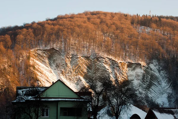 stock image Winter scenery, beautiful cottage in the mountains