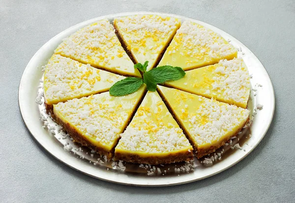 Dessert Sain Gâteau Végétalien Cru Citron Noix Coco Sur Fond — Photo
