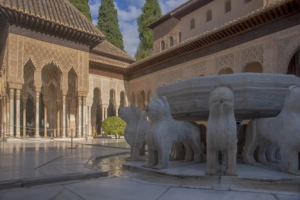 Alhambra, Granada, İspanya Nasrid sarayları Patios