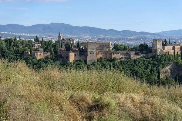 En büyük Arapça anıt, Endülüs, Granada Elhamra güzel kez bakıldı
