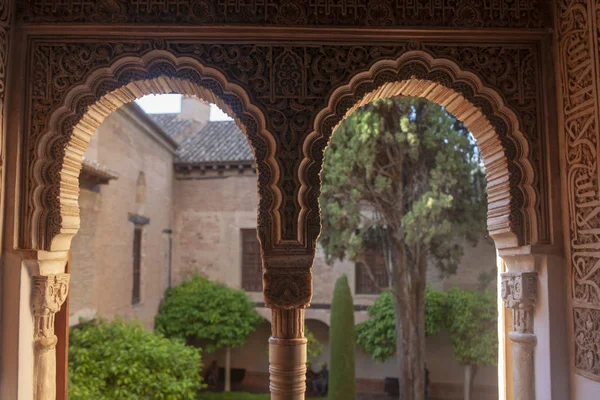 Alhambra, Granada, İspanya Nasrid sarayları mimarisini ayrıntılarını