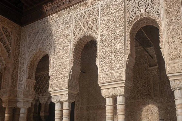 Alhambra, Granada, İspanya Nasrid sarayları mimarisini ayrıntılarını