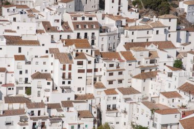 Güzel beyaz köy Casares Malaga il