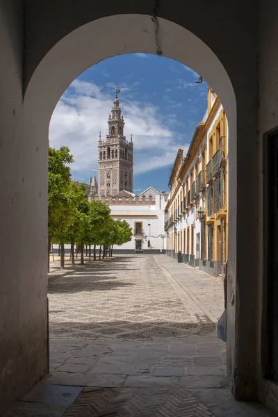 Sevilla Güzel Kentinde Patio Banderas Gelen Giralda Manzarası — Stok fotoğraf