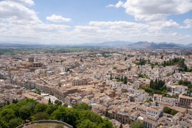 Alhambra, Endülüs duvarlarından Granada şehrinin manzarası