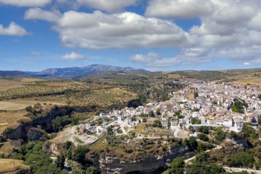 Endülüs 'ün güzel Alhama de Granada kasabası manzarası