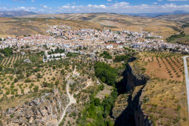 Endülüs 'ün güzel Alhama de Granada kasabası manzarası