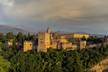 Granada, Endülüs 'te güzel bir gün batımı.