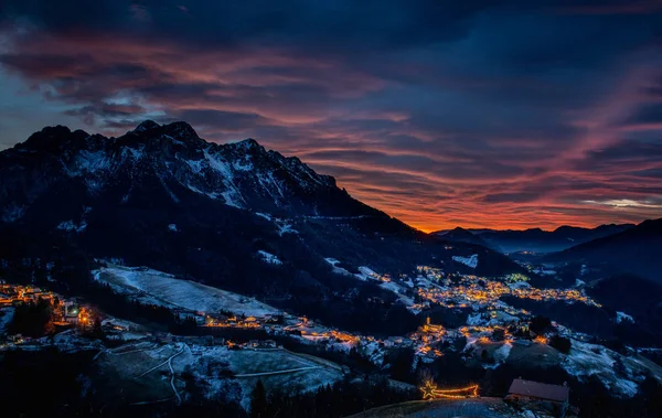 Village Montagne Coucher Soleil Avec Illumination Noël — Photo