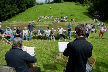 Hill bergamo İtalya üzerinde Ağustos 2014: klasik gitar konser sanatsal miras bitki yükleme