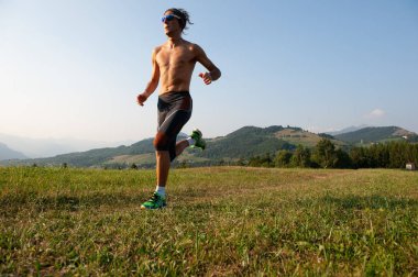 vücudun fiziksel aktivite yaparak formda