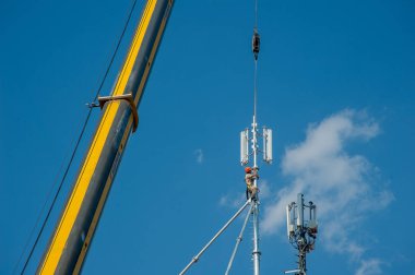 alttan yukarıya ittirmek telefon ve televizyon için konumlandırma