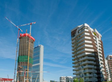 Milano Italia 14 Nisan 2016: yeni bina ilçe üç kule yönlü işlevlerine adanmış;