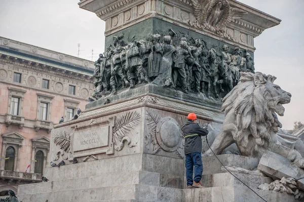 Limpiar Con Una Lavadora Presión Monumentos Ennegrecidos Por Contaminación —  Fotos de Stock