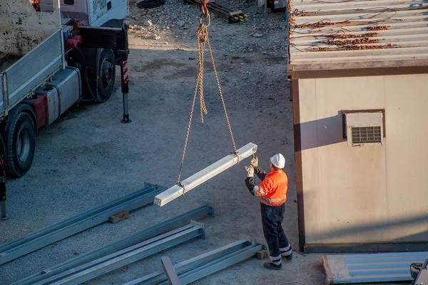 Laborer Working Raise Iron Bar — Stock Photo, Image