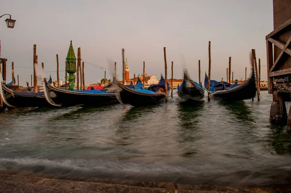 Venedig Bei Sonnenuntergang Mit Spiegelungen Meer — Stockfoto