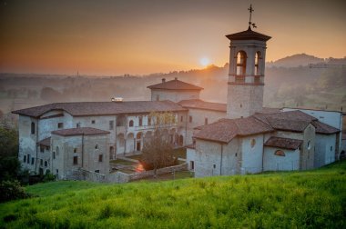 iç cloister Bergamo Astino Manastırı