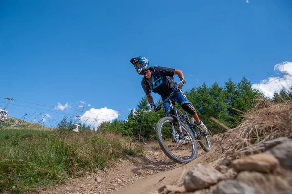 Livigno Італії Липня 2015 Спуск Вздовж Підніжжя Схилів Велосипеді — стокове фото