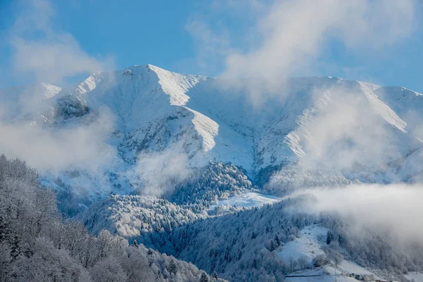 下雪后的布雷姆巴纳山谷山区 — 图库照片