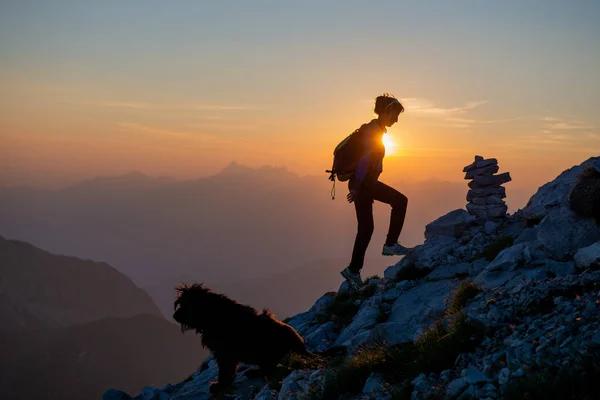 Girl Going Mountains Sunset — Stock Photo, Image