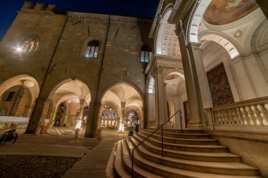 Arcades carrara Kütüphane bakan nedeni Sarayı