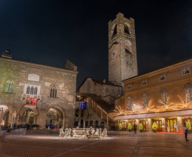 Piazza Vecchia için Noel ışıklı Bergamo