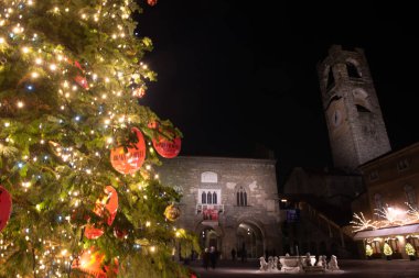 Piazza Vecchia için Noel ışıklı Bergamo