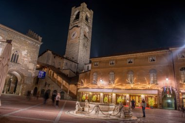 Piazza Vecchia için Noel ışıklı Bergamo