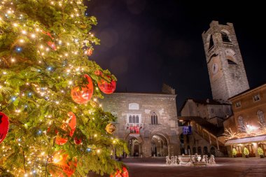 Piazza Vecchia için Noel ışıklı Bergamo