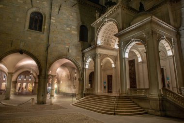 Bergamo Santa Maria Maggiore Bazilikası geceleri