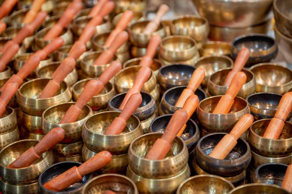 görüntü dükkanda Tibet çan