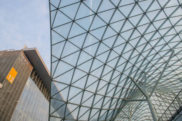 Rho Milano İtalya 2 Aralık 2018: Fiera Milano Rho giriş. Bir önemli Uluslararası Ticaret Fuarı ve Konferansı görsel iletişim ve ticaret Fiera Milano Rho olduğunu