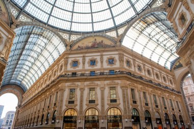 Milan İtalya 26th Eylül 2018: zarif Galleria Vittorio Emanuele Milano Mağazalar