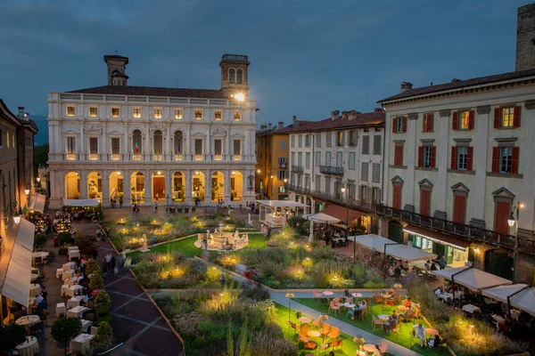 Bergamo İtalya 7th Eylül 2018: Bergamo Old Town bir Botanik Bahçesi Peyzaj ustaları için dönüştürülmüş bir yüksek katlı şehir