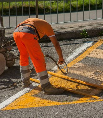 Engelliler için park yeri için şeritler