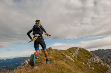 Bergamo İtalya: Eylül 2017 dağ yarışı 38 km