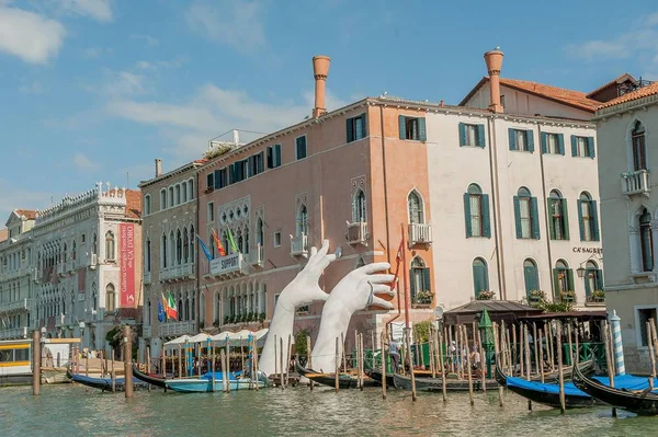 Венеція Італія 2017 Серпня Монументальна Руки Підйом Води Венеції Щоб — стокове фото