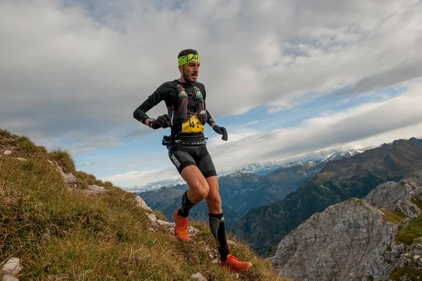 Bergamo İtalya: Eylül 2017 dağ yarışı 38 km