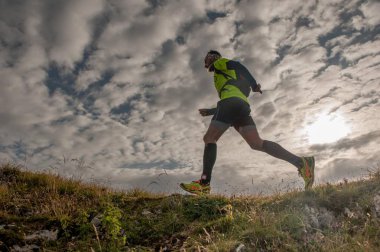 Bergamo İtalya: Eylül 2017 dağ yarışı 38 km