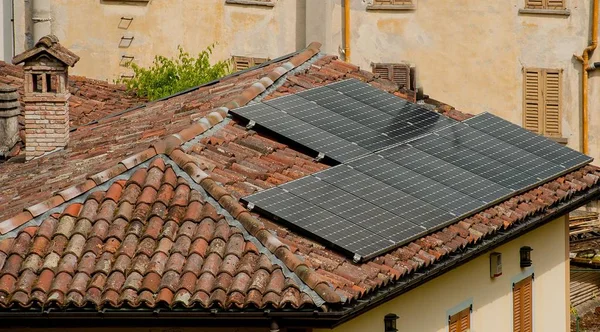 Dach Mit Solarzellen — Stockfoto