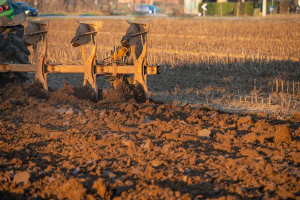 Traktor, míg ara — Stock Fotó