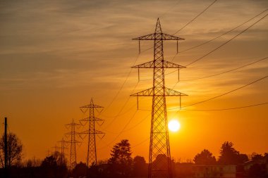 yüksek gerilim direkleri