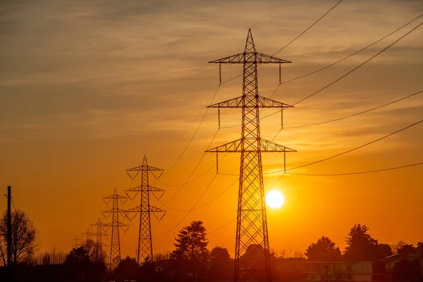 yüksek gerilim direkleri