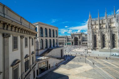Milano Duomo Meydanı manzaralı bir yirminci Müzesi